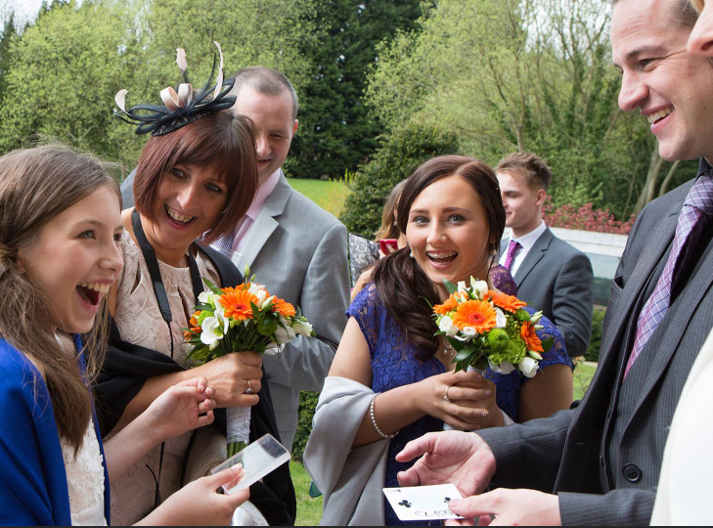 Tour de magie avec des cartes à jouer
